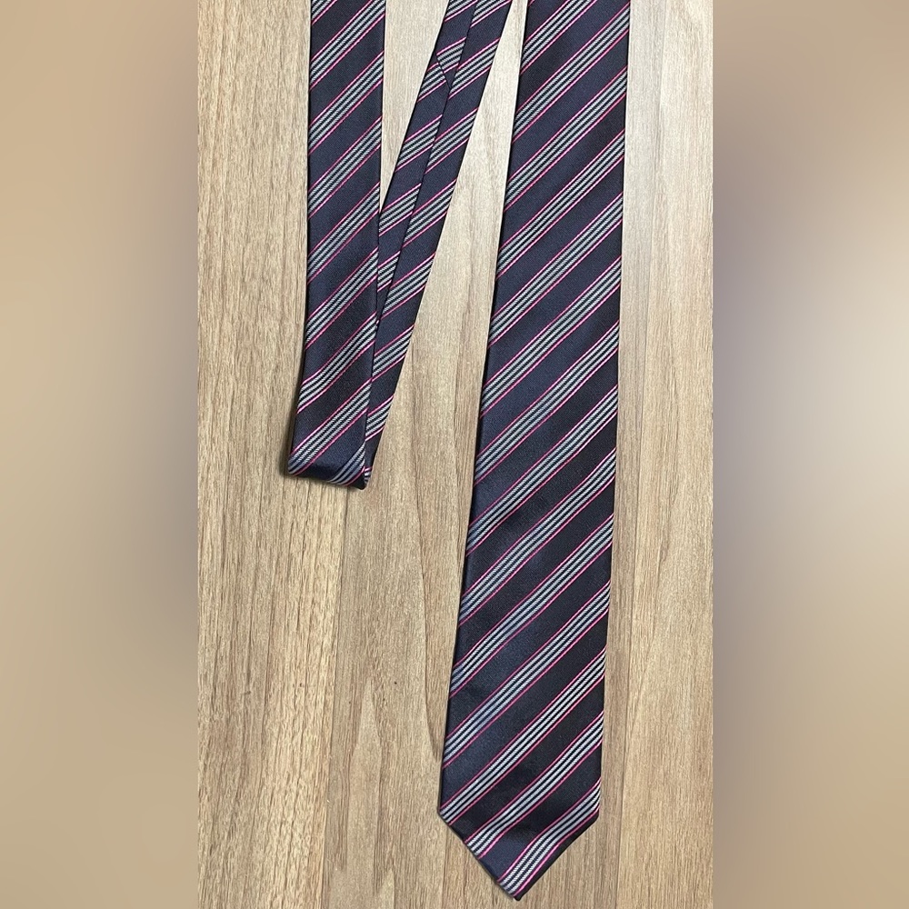 Hugo Boss tie navy and pink